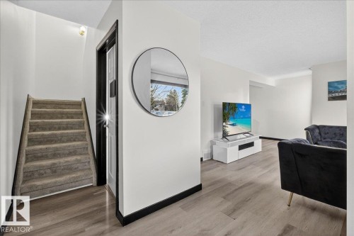 33 Amberly Court, Edmonton, AB - Indoor Photo Showing Other Room