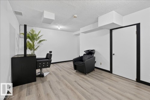 33 Amberly Court, Edmonton, AB - Indoor Photo Showing Other Room