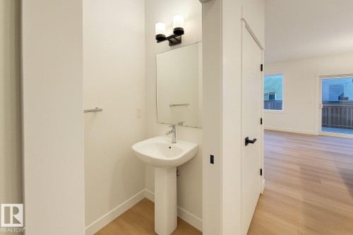 17 710 Mattson Drive, Edmonton, AB - Indoor Photo Showing Bathroom