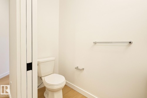 17 710 Mattson Drive, Edmonton, AB - Indoor Photo Showing Bathroom