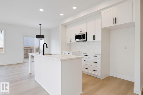 17 710 Mattson Drive, Edmonton, AB - Indoor