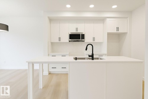 17 710 Mattson Drive, Edmonton, AB - Indoor Photo Showing Kitchen