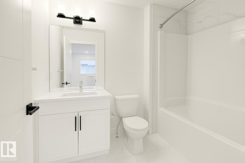 17 710 Mattson Drive, Edmonton, AB - Indoor Photo Showing Bathroom