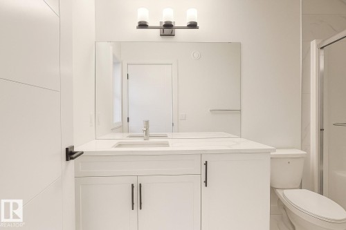 17 710 Mattson Drive, Edmonton, AB - Indoor Photo Showing Bathroom