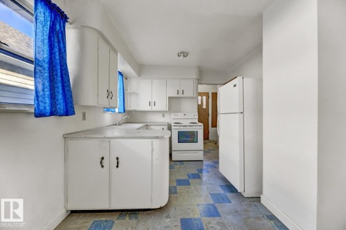 12007 69 Street, Edmonton, AB - Indoor Photo Showing Kitchen
