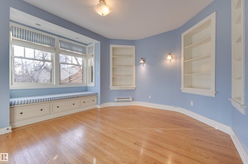 10317 Villa Avenue, Edmonton, AB - Indoor Photo Showing Other Room