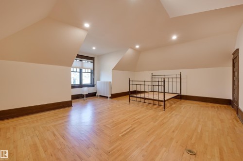 10317 Villa Avenue, Edmonton, AB - Indoor Photo Showing Other Room