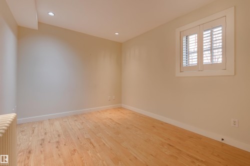 10317 Villa Avenue, Edmonton, AB - Indoor Photo Showing Other Room