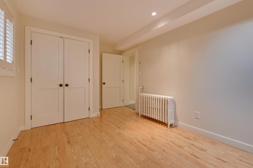 10317 Villa Avenue, Edmonton, AB - Indoor Photo Showing Other Room