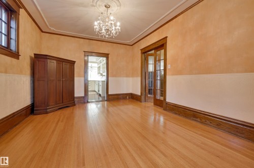 10317 Villa Avenue, Edmonton, AB - Indoor Photo Showing Other Room