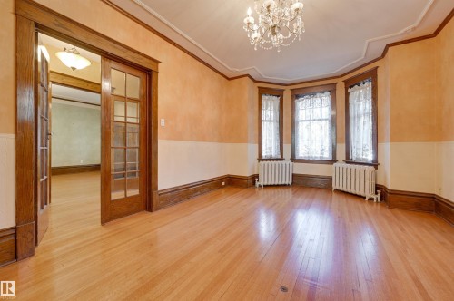 10317 Villa Avenue, Edmonton, AB - Indoor Photo Showing Other Room