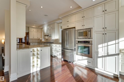 10317 Villa Avenue, Edmonton, AB - Indoor Photo Showing Kitchen With Upgraded Kitchen