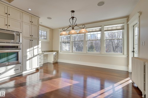 10317 Villa Avenue, Edmonton, AB - Indoor