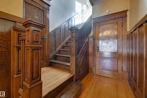 10317 Villa Avenue, Edmonton, AB - Indoor Photo Showing Other Room