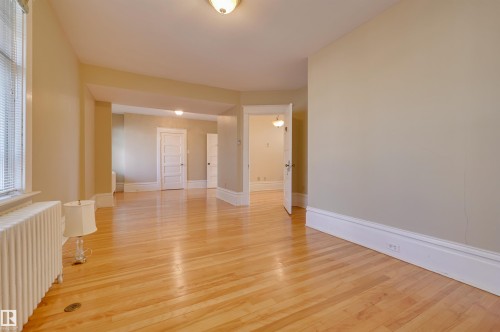 10317 Villa Avenue, Edmonton, AB - Indoor Photo Showing Other Room