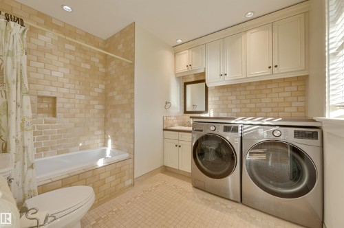 10317 Villa Avenue, Edmonton, AB - Indoor Photo Showing Laundry Room
