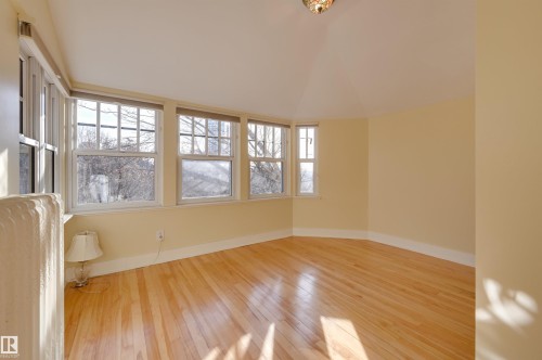 10317 Villa Avenue, Edmonton, AB - Indoor Photo Showing Other Room