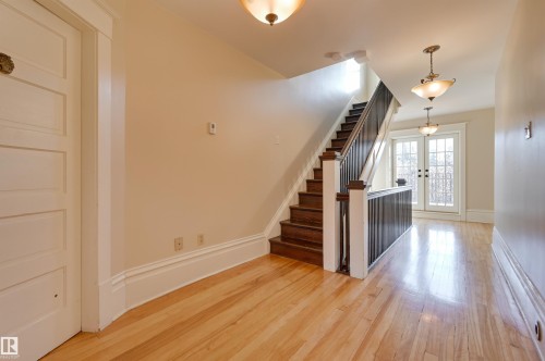 10317 Villa Avenue, Edmonton, AB - Indoor Photo Showing Other Room