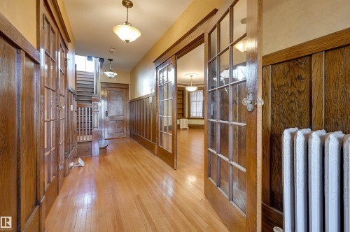 10317 Villa Avenue, Edmonton, AB - Indoor Photo Showing Other Room