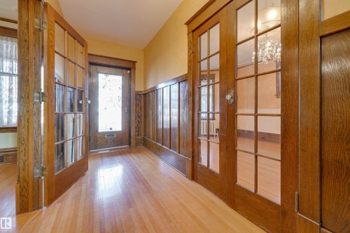 10317 Villa Avenue, Edmonton, AB - Indoor Photo Showing Other Room