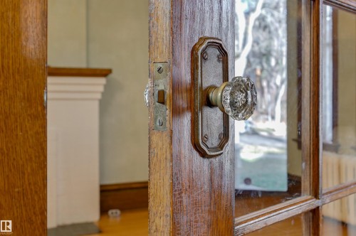 10317 Villa Avenue, Edmonton, AB - Indoor Photo Showing Other Room