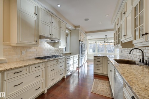 10317 Villa Avenue, Edmonton, AB - Indoor Photo Showing Kitchen With Upgraded Kitchen