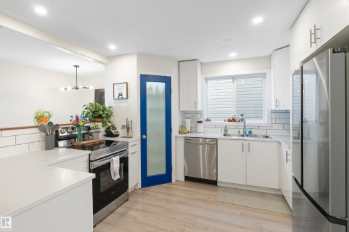 4134 51 Street, Gibbons, AB - Indoor Photo Showing Kitchen With Stainless Steel Kitchen With Double Sink