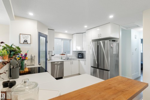 4134 51 Street, Gibbons, AB - Indoor Photo Showing Kitchen