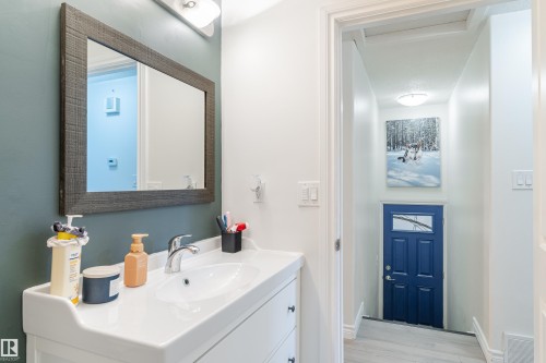 4134 51 Street, Gibbons, AB - Indoor Photo Showing Bathroom
