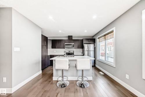23 2922 Maple Way, Edmonton, AB - Indoor Photo Showing Kitchen
