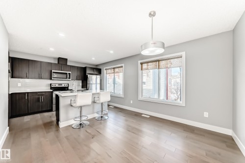 23 2922 Maple Way, Edmonton, AB - Indoor Photo Showing Kitchen