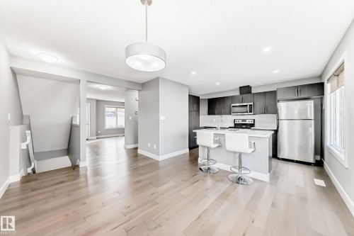 23 2922 Maple Way, Edmonton, AB - Indoor Photo Showing Kitchen With Stainless Steel Kitchen