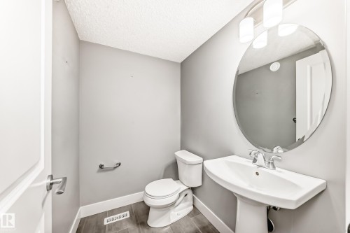 23 2922 Maple Way, Edmonton, AB - Indoor Photo Showing Bathroom