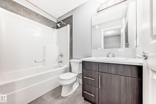 23 2922 Maple Way, Edmonton, AB - Indoor Photo Showing Bathroom