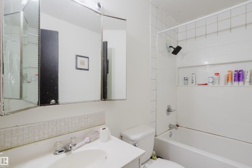 3917/3919 54 Street, Wetaskiwin, AB - Indoor Photo Showing Bathroom