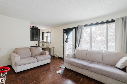 3917/3919 54 Street, Wetaskiwin, AB - Indoor Photo Showing Living Room