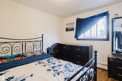 3917/3919 54 Street, Wetaskiwin, AB - Indoor Photo Showing Bedroom