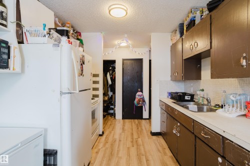 3917/3919 54 Street, Wetaskiwin, AB - Indoor Photo Showing Kitchen With Double Sink