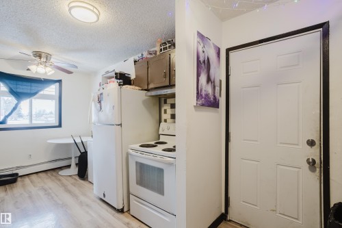 3917/3919 54 Street, Wetaskiwin, AB - Indoor Photo Showing Kitchen