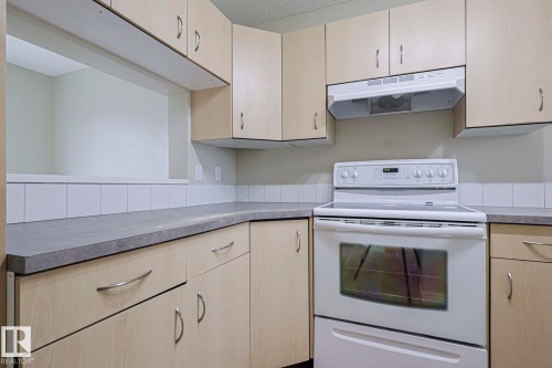 95 Wellington Crescent, Spruce Grove, AB - Indoor Photo Showing Kitchen