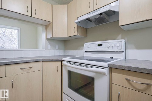 95 Wellington Crescent, Spruce Grove, AB - Indoor Photo Showing Kitchen