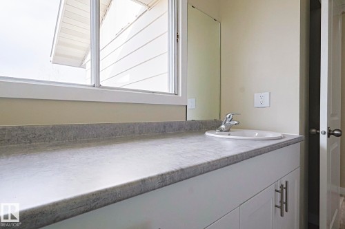 95 Wellington Crescent, Spruce Grove, AB - Indoor Photo Showing Bathroom