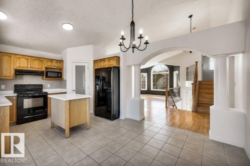 6144 165 Avenue, Edmonton, AB - Indoor Photo Showing Kitchen