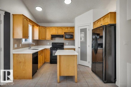 6144 165 Avenue, Edmonton, AB - Indoor Photo Showing Kitchen