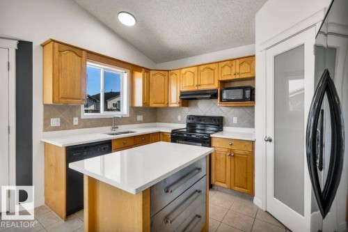 6144 165 Avenue, Edmonton, AB - Indoor Photo Showing Kitchen