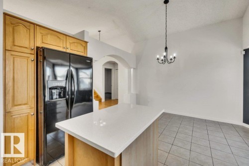 6144 165 Avenue, Edmonton, AB - Indoor Photo Showing Kitchen