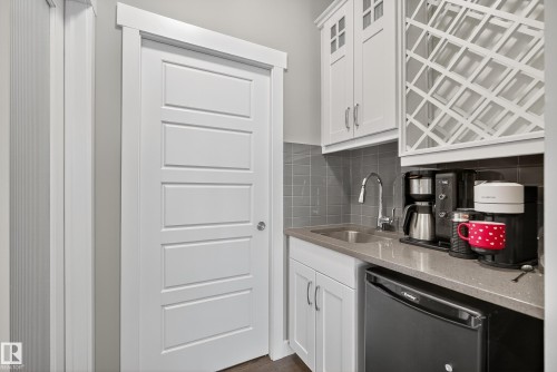 17032 43 Street, Edmonton, AB - Indoor Photo Showing Kitchen