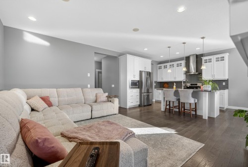 17032 43 Street, Edmonton, AB - Indoor Photo Showing Living Room