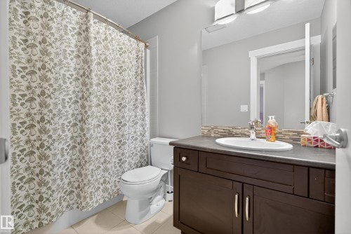 17032 43 Street, Edmonton, AB - Indoor Photo Showing Bathroom