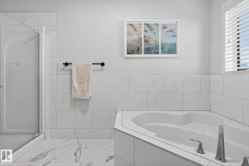7224 158 Avenue, Edmonton, AB - Indoor Photo Showing Bathroom